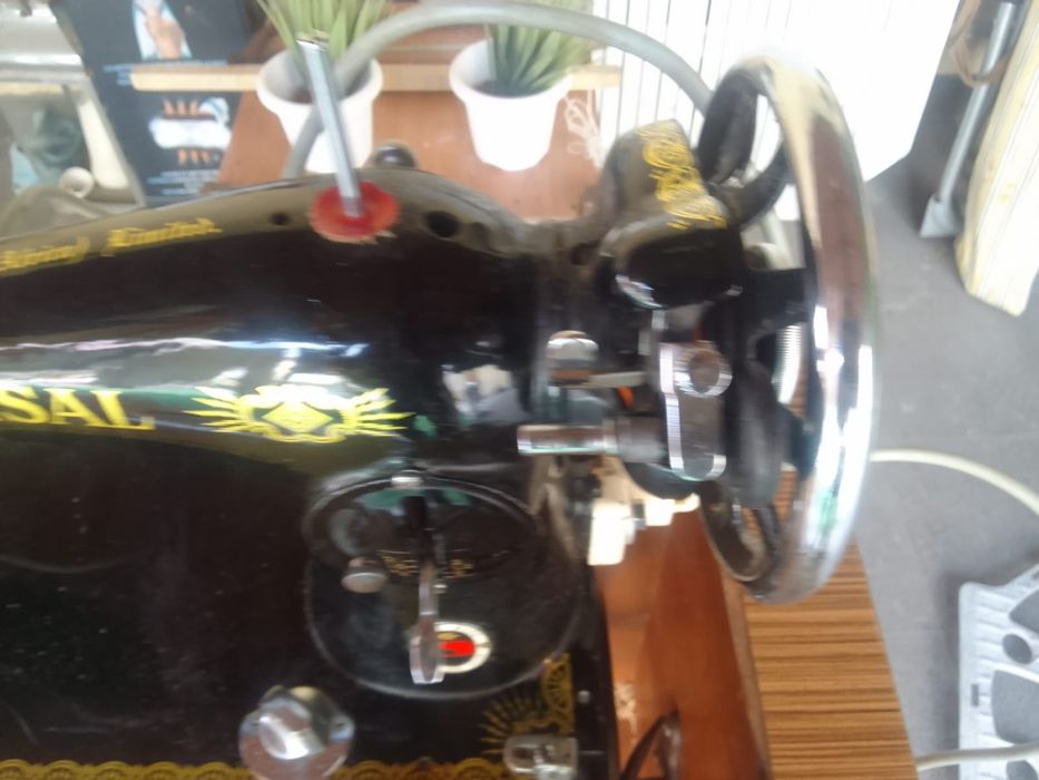 Maquina de costura elétrica