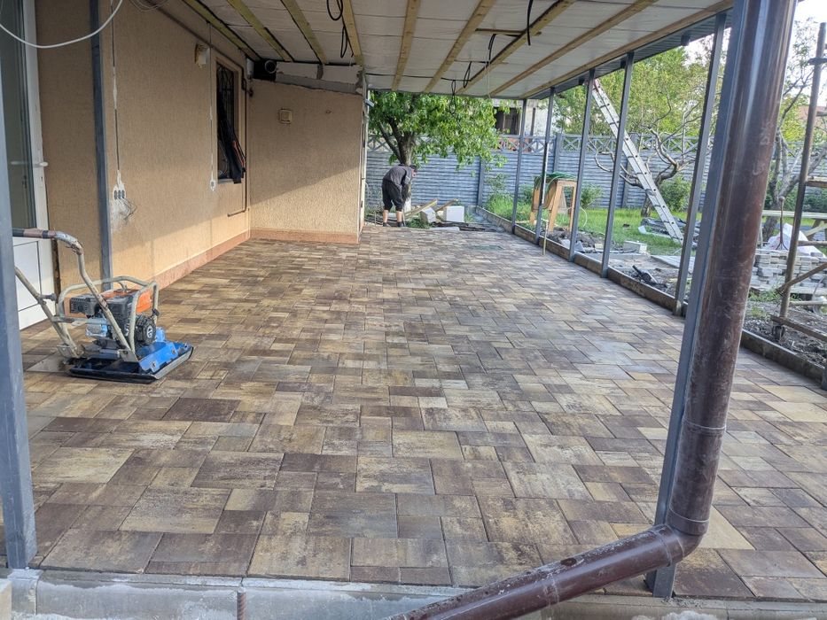 Укладка тротуарной плиткой