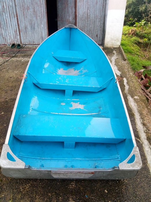Barco a remos em alumínio