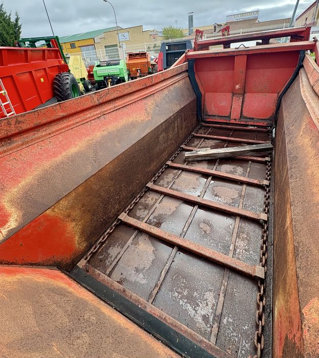 reboque espalhador de estrume