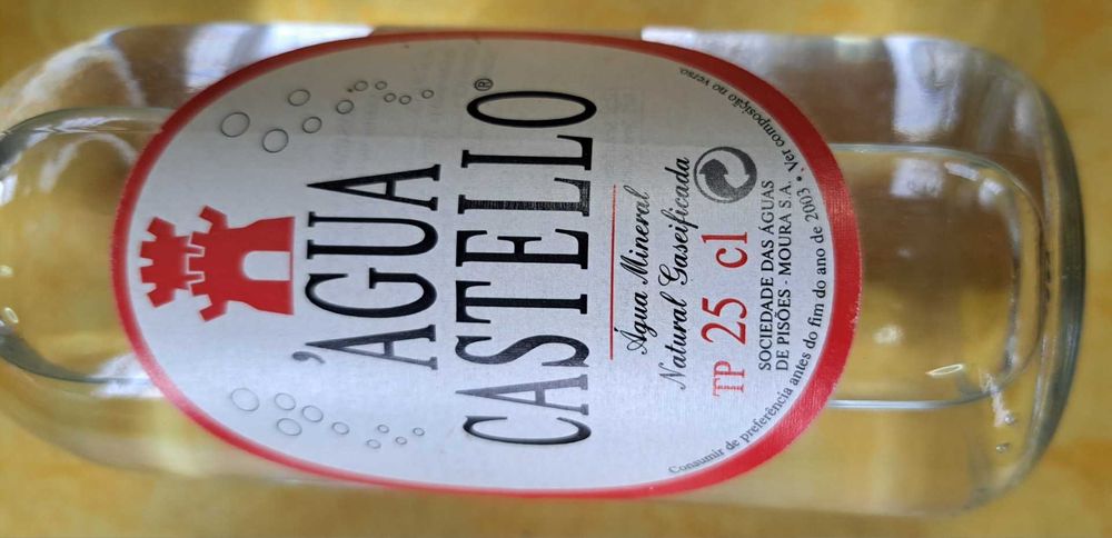 Grade Trinaranjus, garrafas de vidro Frisumo, Castello, Coke anos 90