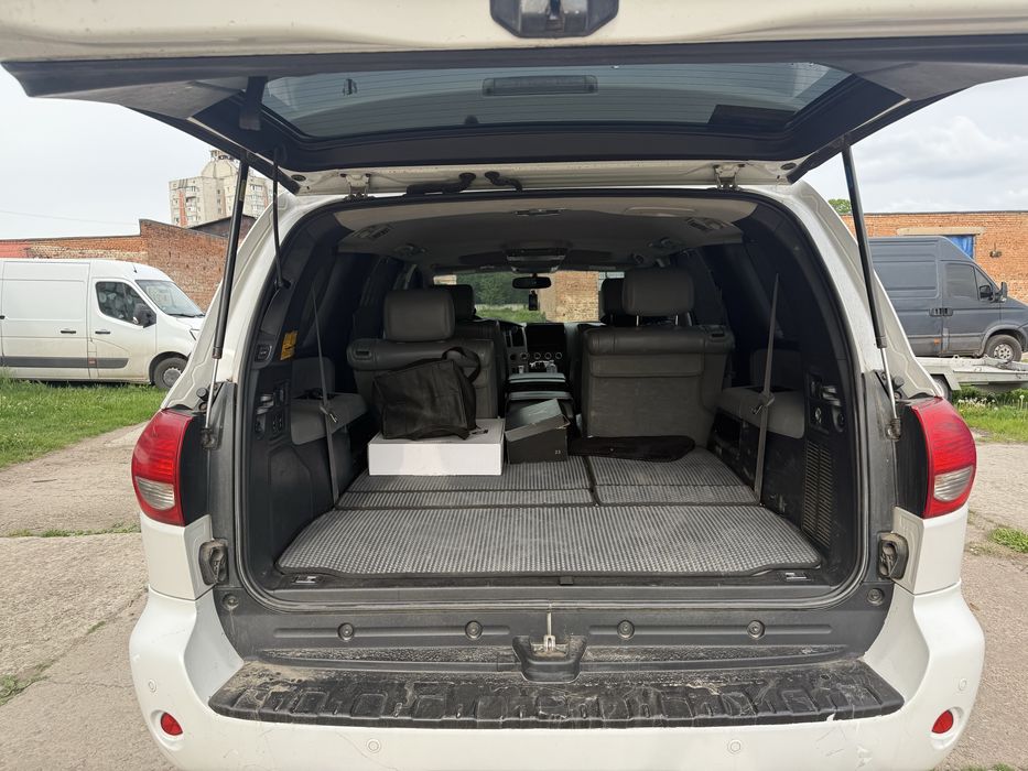 продам Toyota Sequoia