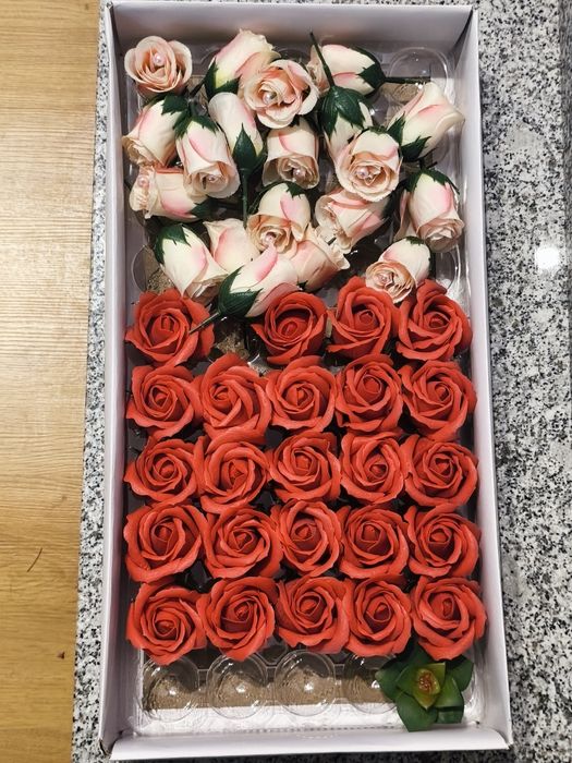 Lote Material Artesanato: +-60 Rosas de Sabão, Sacolas Premium e Borbo