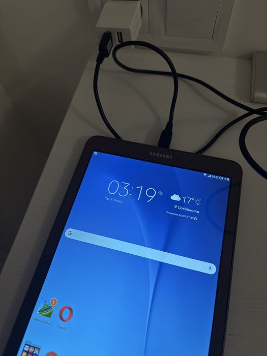 Планшет Samsung стан-(9/10) в комплекті іде зарядка і чихол