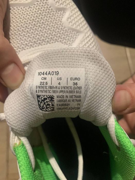 Кросівки ASICS  волейбольні