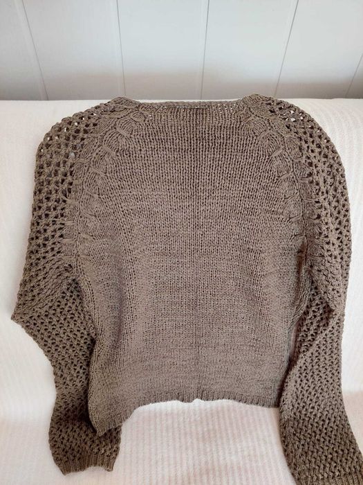 Sweter damski ciemnozielony.