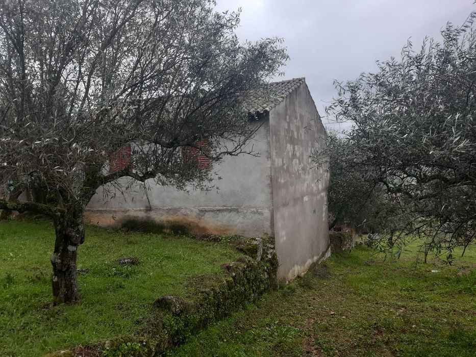 Casa aldeia para restauro