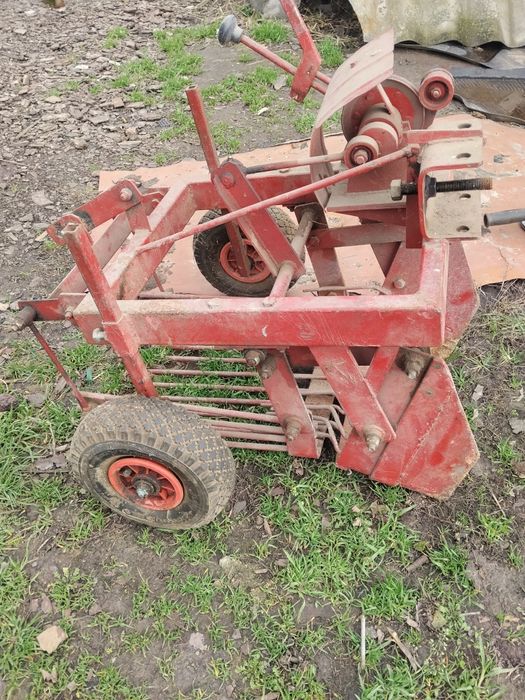 Копалка картоплі для мотоблоку