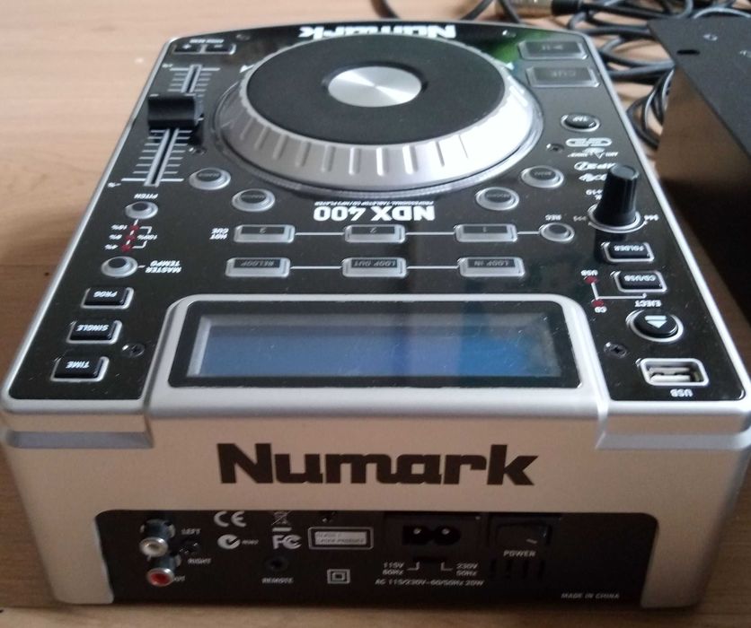 Dj! Mesa de mistura Behringer NOX 404 e decks Numark NDX 400