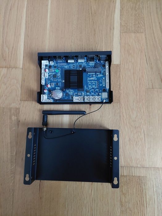 Digital signage box SZ3566