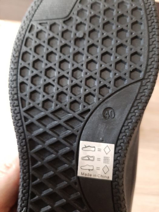 Buty damskie sportowe czarne.