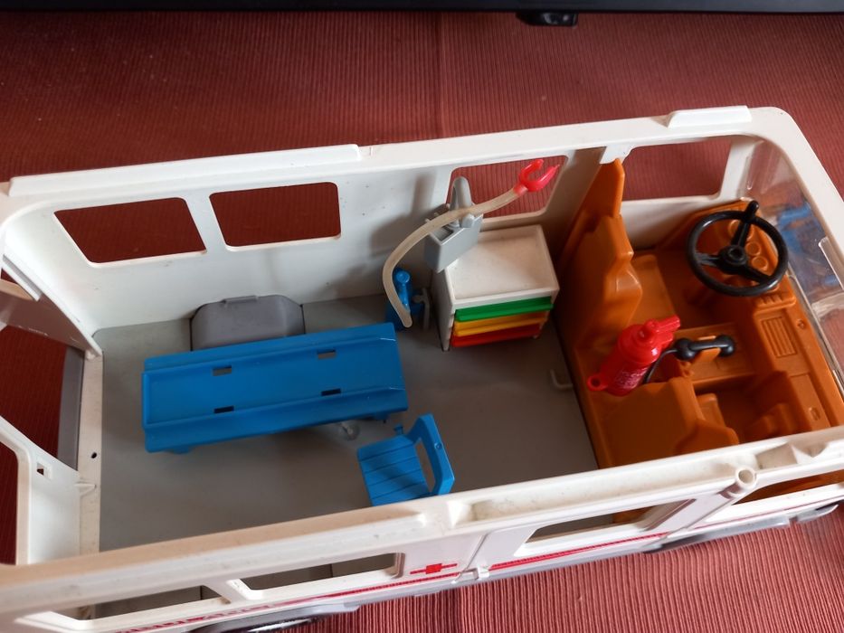Carro antigo ambulância de playmobil