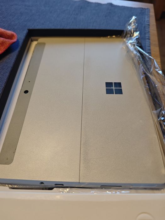 Tablet Microsoft Surface GO 1824 Intel Gold 8GB 128GB 2w1 Windows 11 YT 4K