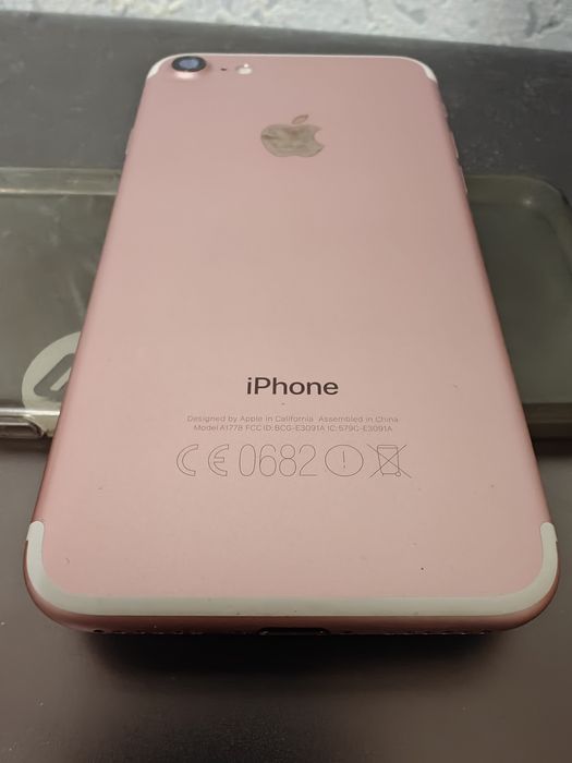 iPhone 7/32 розовое золото