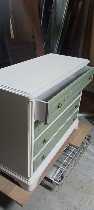 Cómoda restaurada nova