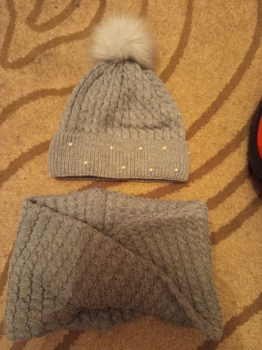 Sprzedam komplet dziewczęcy zimowy czapka komin