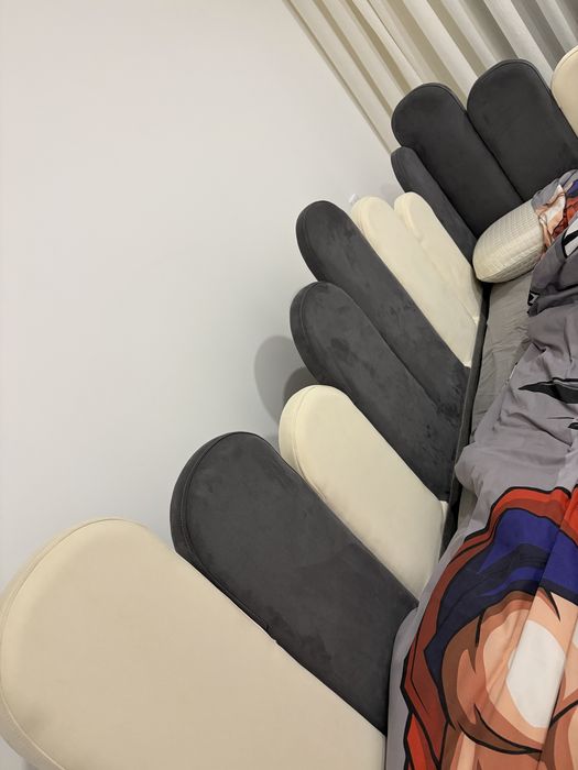 Cabeceira de cama forrada em pele