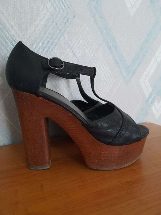 Взуття жіноче 38