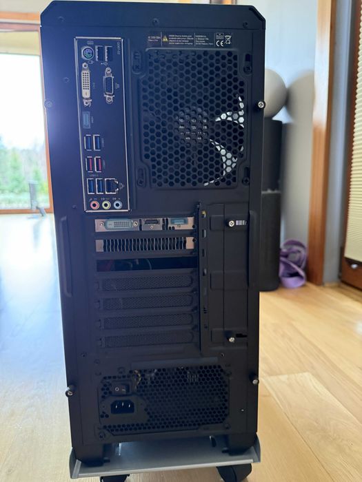 Zestaw komputer AMD R5 16GB RAM Win11 + monitor LG
