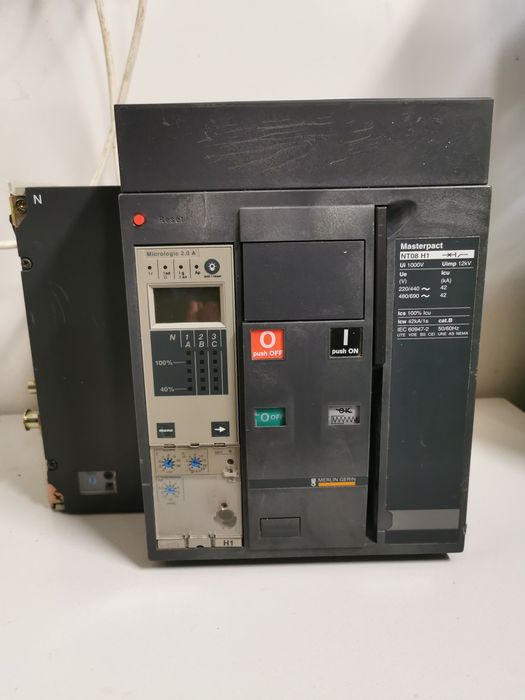 Wyłącznik mocy Merlin  Gerin MASTERPACT  NT08 H1 800A 1000V
