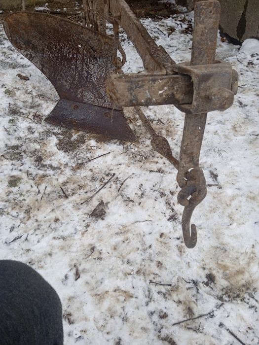 Продам кінській плуг .