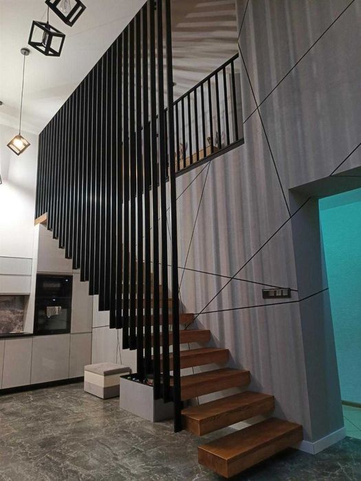 Schody wewnętrzne na konstrukcji metalowej - PRODUCENT