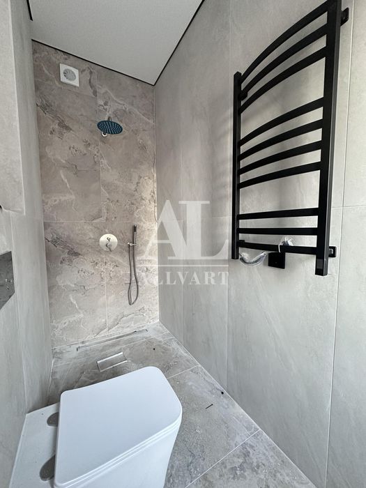 Продается таунхаус з ремонтом біля лісу