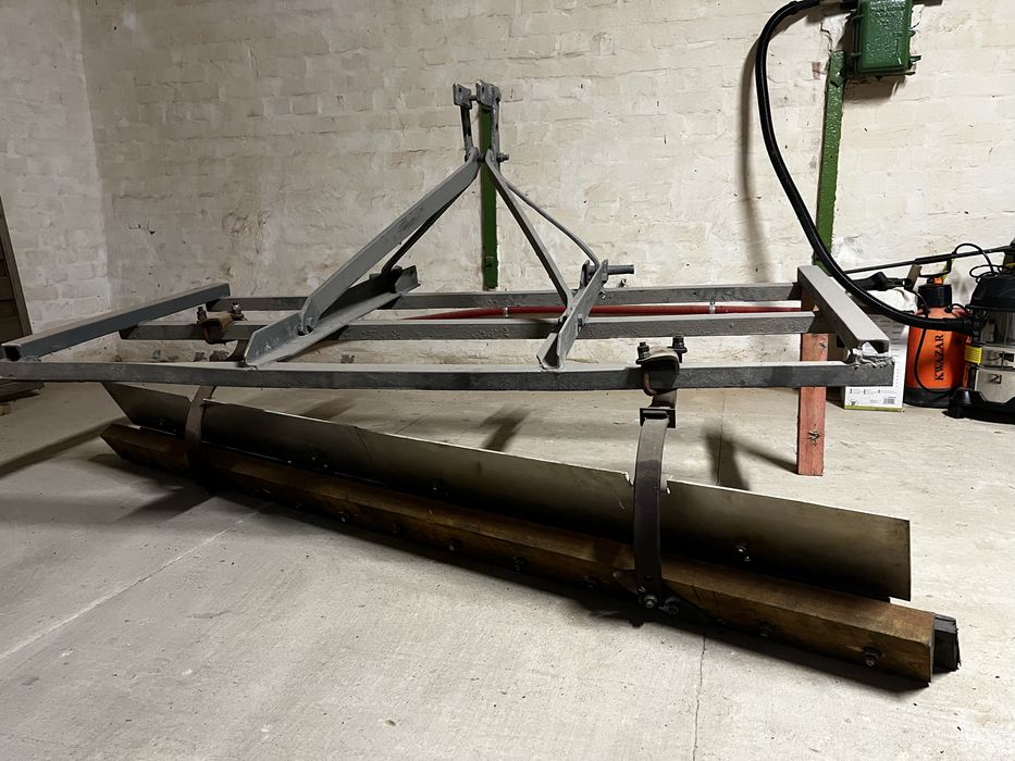 Pług do śniegu do ciągnika