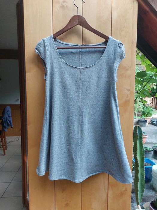 szara bawełniana koszulka bluzka trapezowa ciążowa tunika bufki