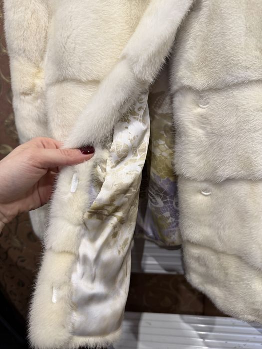 Біла норкова шубка, розмір 38