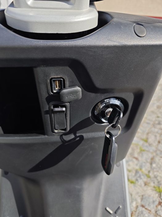 Mota Scooter Elétrica NiU N1S C/Nova