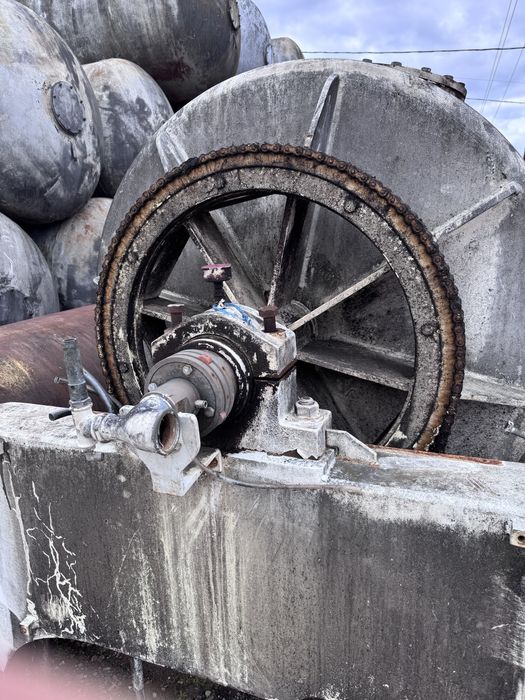 Промисловий прес для винограду