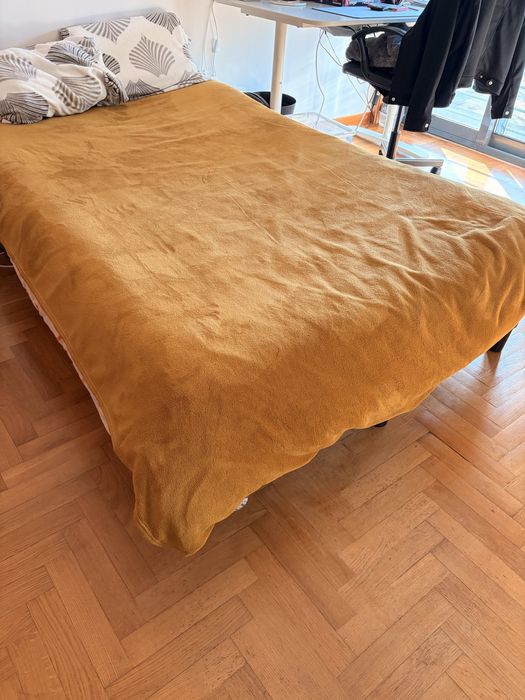 Cama de casal como nova