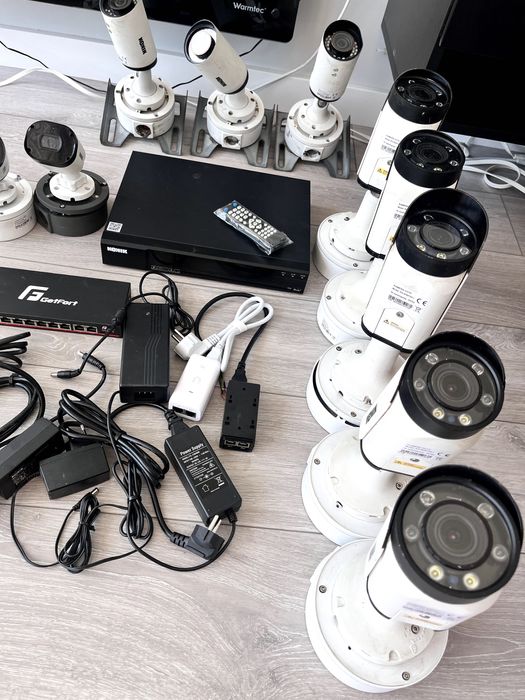 zestaw monitoringowy zewnętrzny  : 10 kamer, rejestrator i inne
