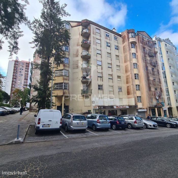 Apartamento T2 Transformado em T3 em Tapada das Mercês