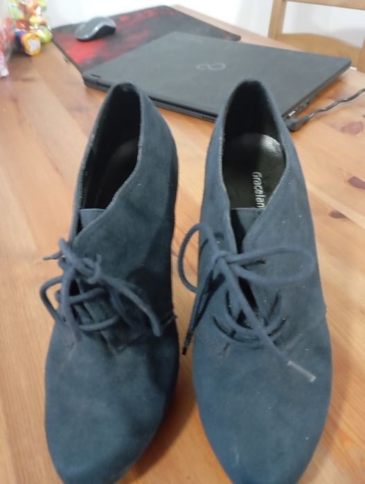 Modne buty damskie.