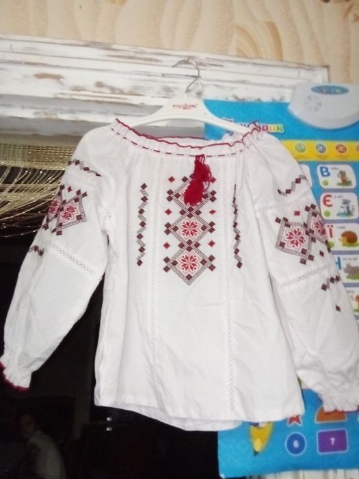 Продам вишиванку дитячу