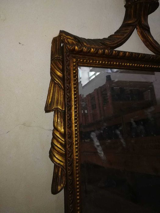 Espelho Antigo Dourado com Entalhe Clássico