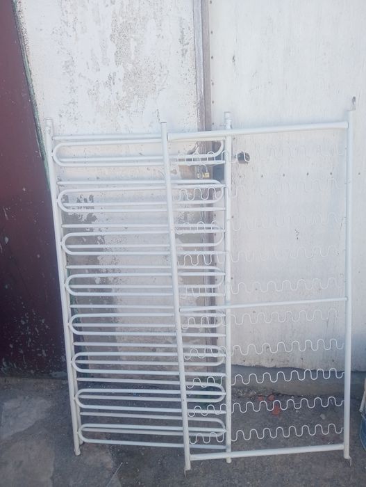 Vende se cama de bebé em bom estado de conservação com estrado