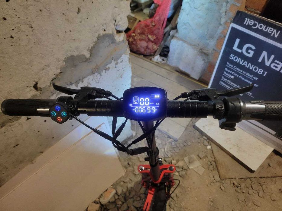 Електросамокат Giant Outlander M11