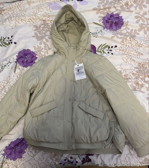 Куртка жіноча фісташкового кольору