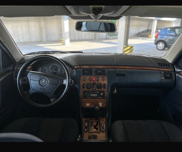 Mercedes-Benz E220 CDI