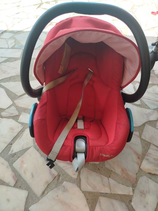 Carrinho de bebê e bibicoque