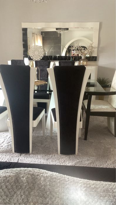 Set of 8 armchairs at a very good price and in good condition! In velvet64552475046529124