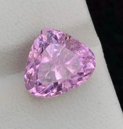 Kunzita Rosa Natural 5.90 Cts - Excelente Brilho e Claridade
