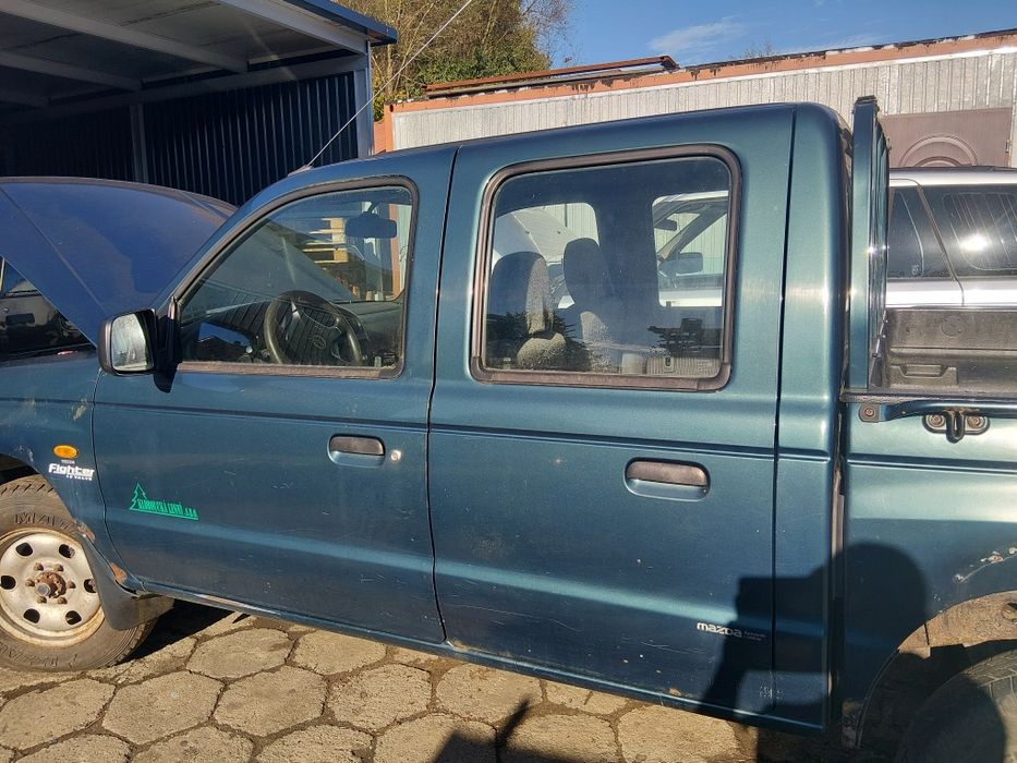 Mazd b2500 szyba