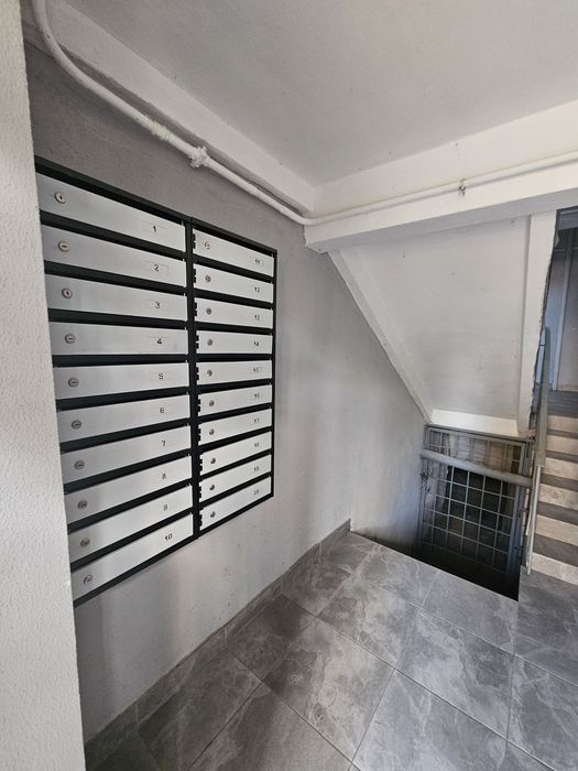Продам 1-кімнатну квартиру, район 8-9 школи, третій поверх