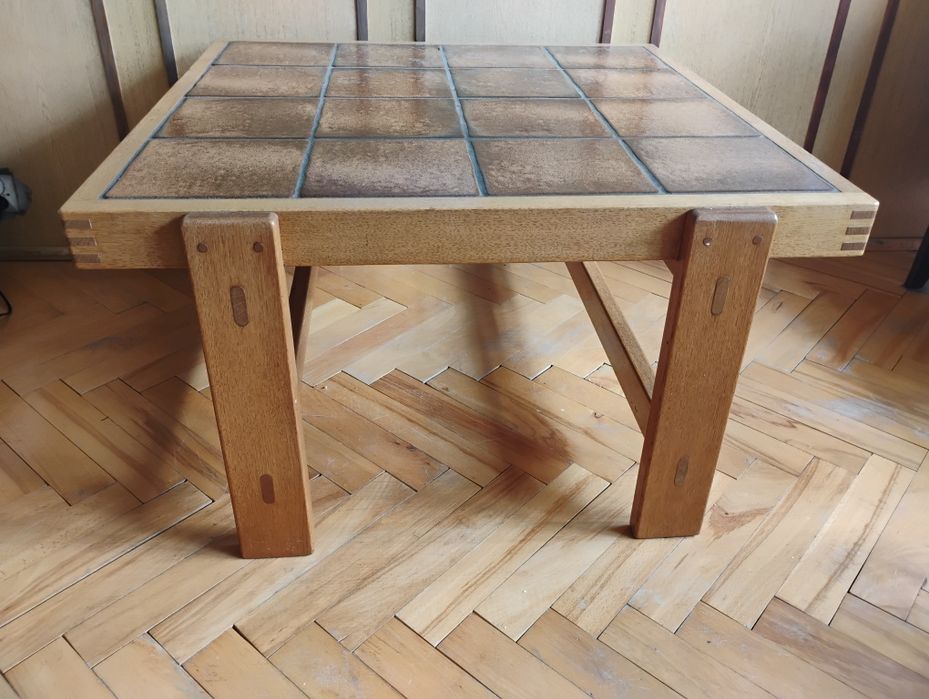 Stół dębowy  90 x 90 cm niski, blat z kafelek - piękny