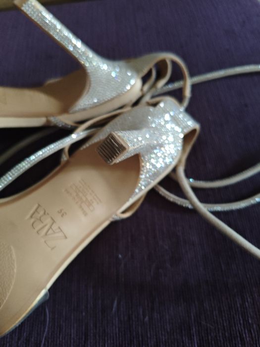 Szpilki 39/40 Zara