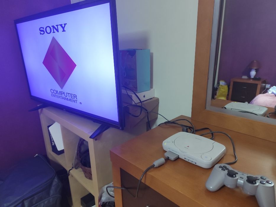 Consola PS One (Sony PlayStation 1 Slim) + Comando + Cabos